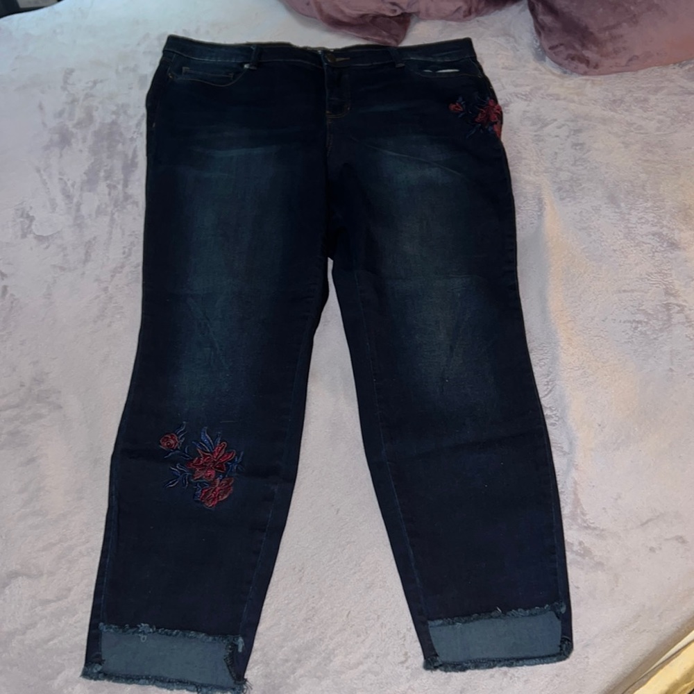 EUC Ruff Hewn Jeans Ankle Length Dark Wash Flower Detail Size 16 - Picture 1 of 9